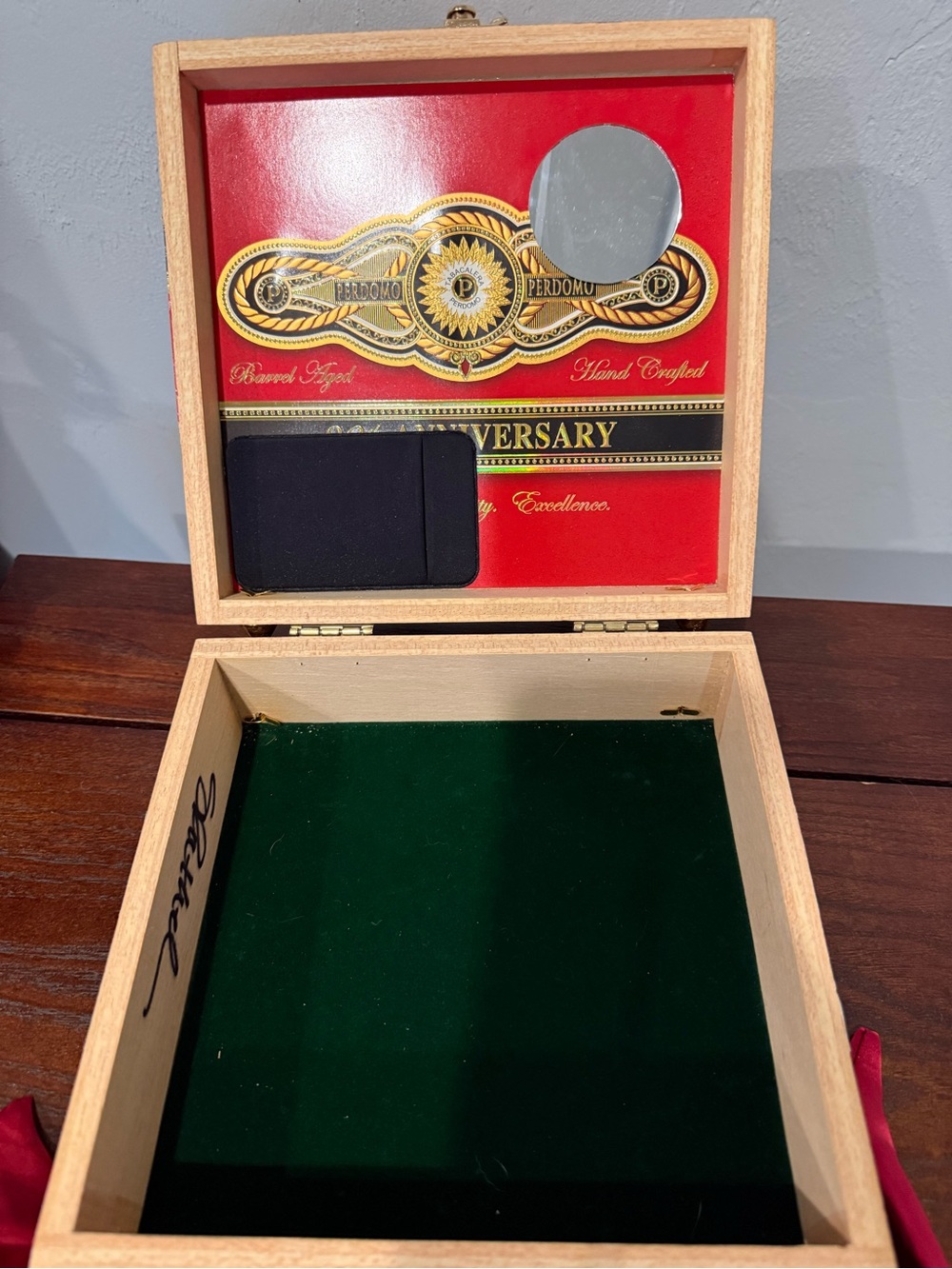 Designer Darling and Company Leighton Green and Red Cigar Box Bag - Picture 7 of 7